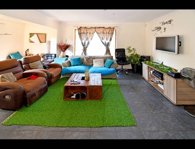 12 BEDROOM HOUSE FOR SALE IN FERNDALE